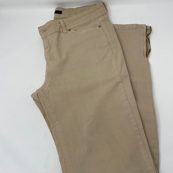Zara Denim - Jeans Zara size 6 beige slim fit